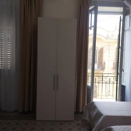 Maison d'hôtes Lamphotel Militello
